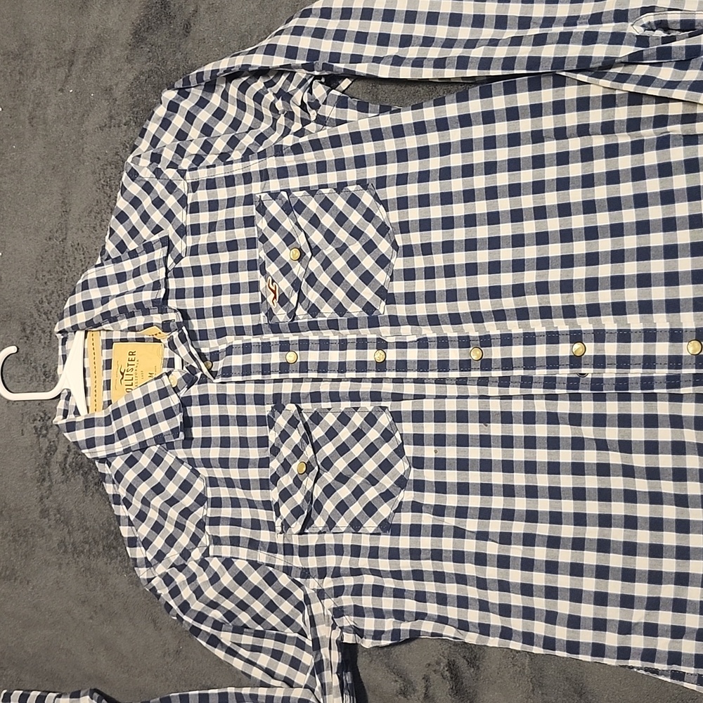 Hollister brand pearl snap button down shirt. Size Medium